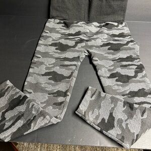Zac & Rachel Women’s  Gray Camouflage Leggings